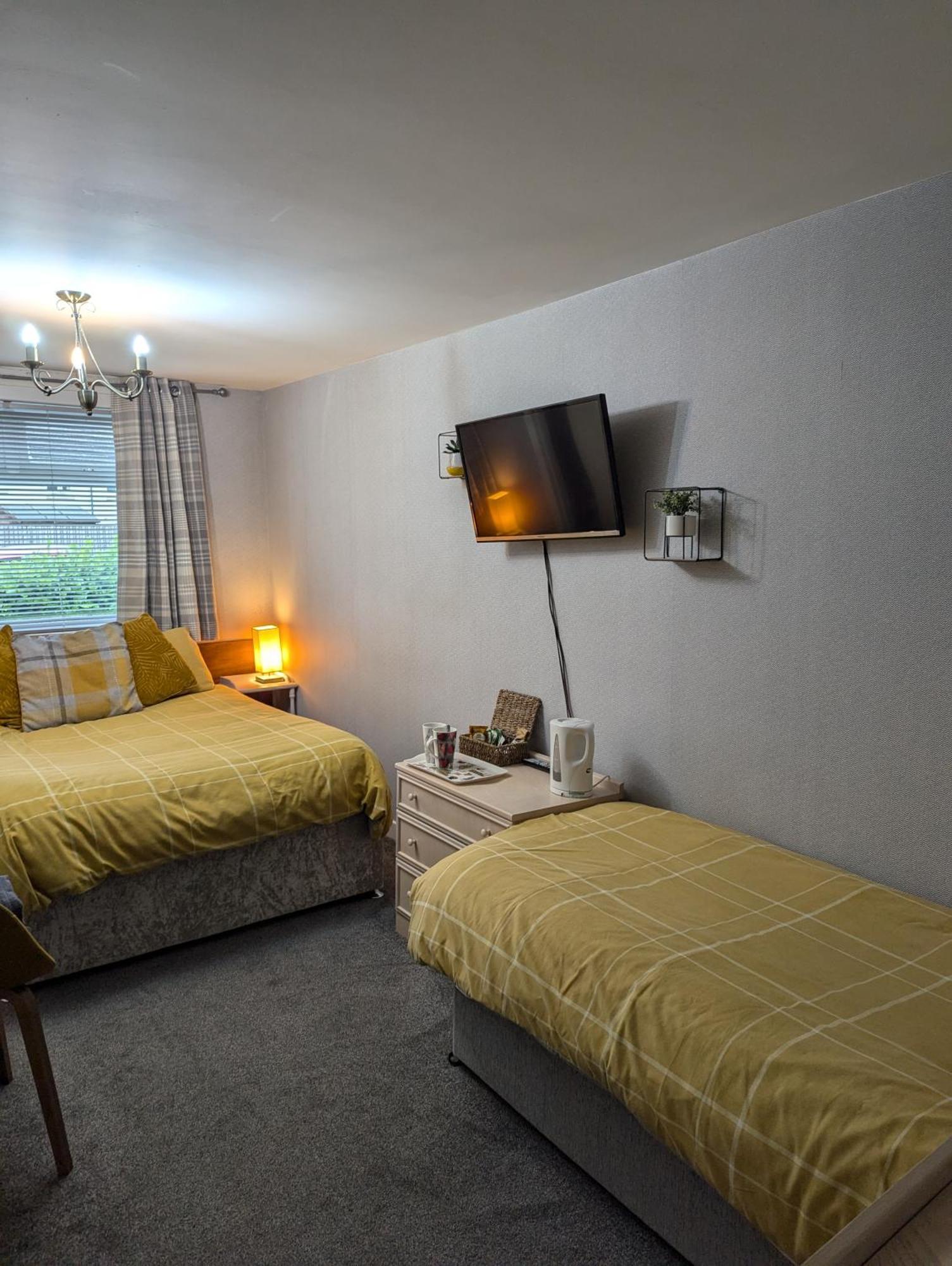 Rooms At Tarrareoch Батґейт Номер фото
